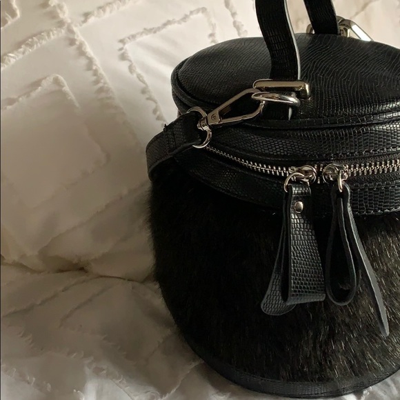 LF bucket Bag Fur (Faux) - Picture 3 of 4